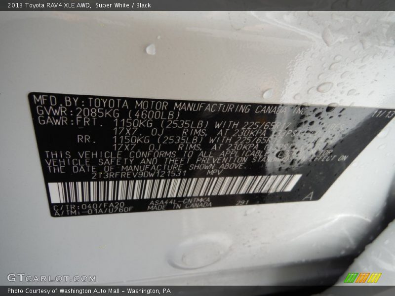 Super White / Black 2013 Toyota RAV4 XLE AWD