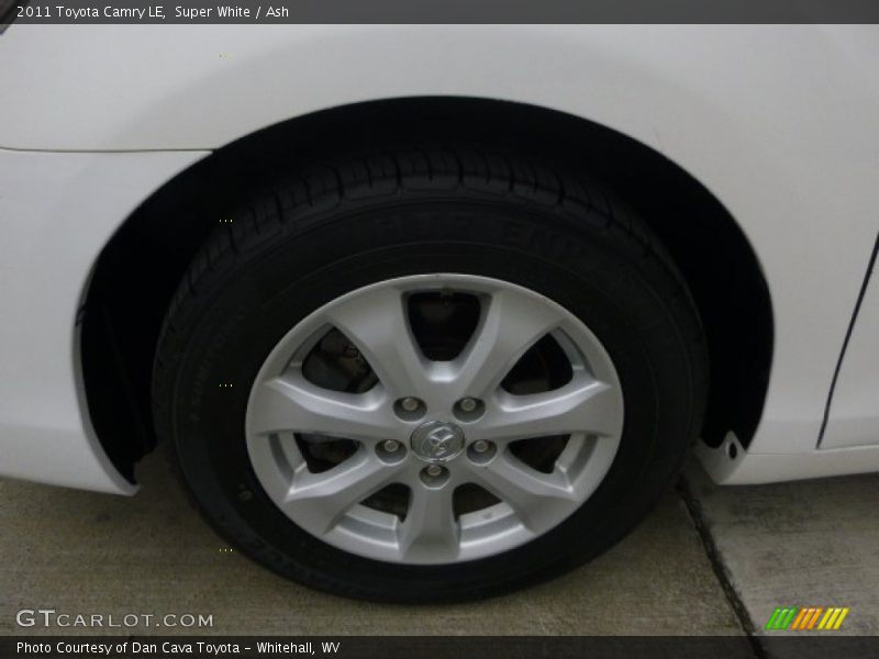 Super White / Ash 2011 Toyota Camry LE