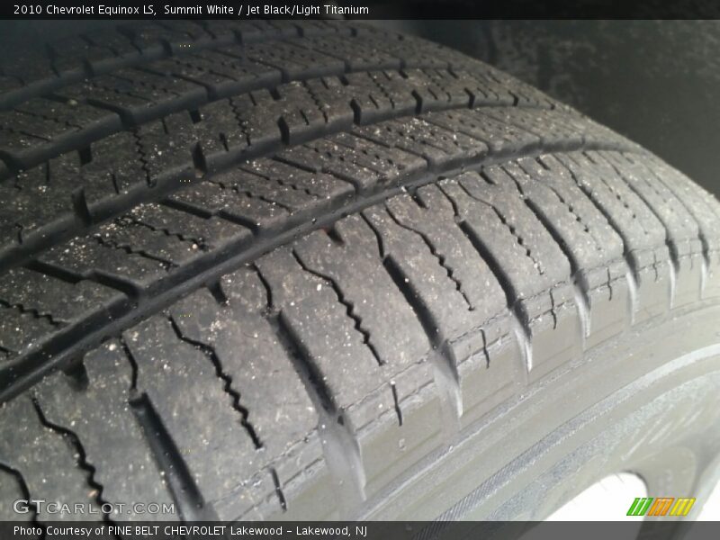 Summit White / Jet Black/Light Titanium 2010 Chevrolet Equinox LS