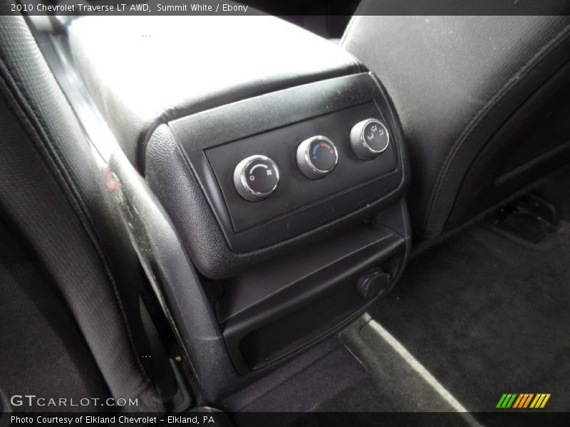 Summit White / Ebony 2010 Chevrolet Traverse LT AWD