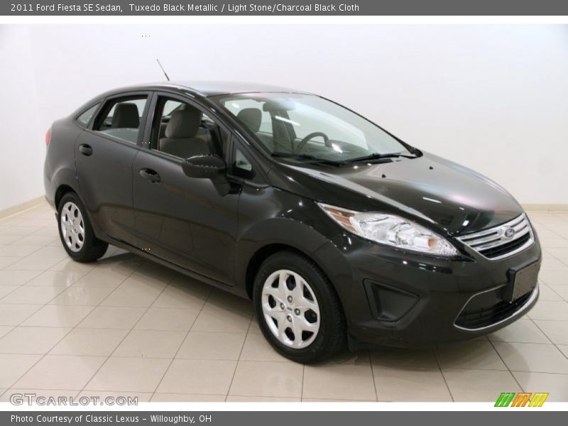 Tuxedo Black Metallic / Light Stone/Charcoal Black Cloth 2011 Ford Fiesta SE Sedan