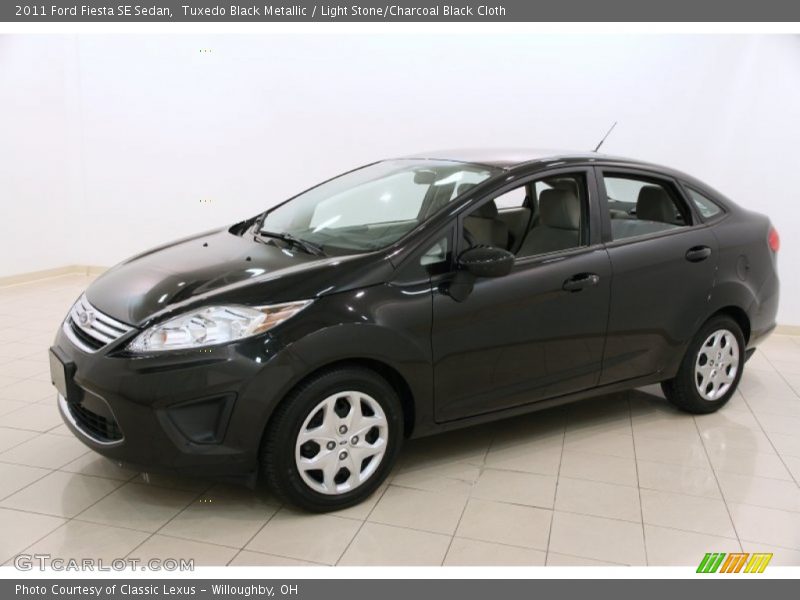 Front 3/4 View of 2011 Fiesta SE Sedan