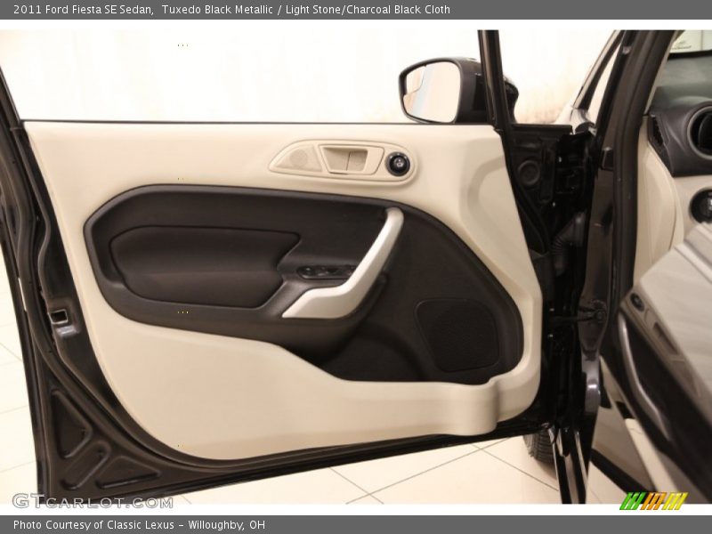 Door Panel of 2011 Fiesta SE Sedan
