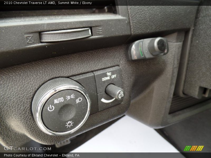 Summit White / Ebony 2010 Chevrolet Traverse LT AWD