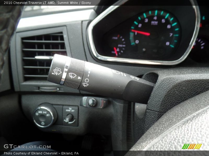 Summit White / Ebony 2010 Chevrolet Traverse LT AWD