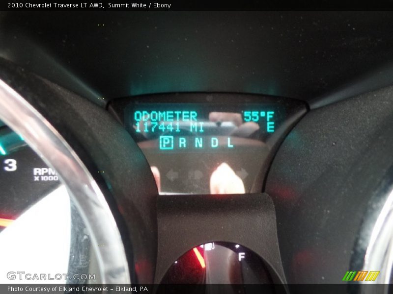 Summit White / Ebony 2010 Chevrolet Traverse LT AWD