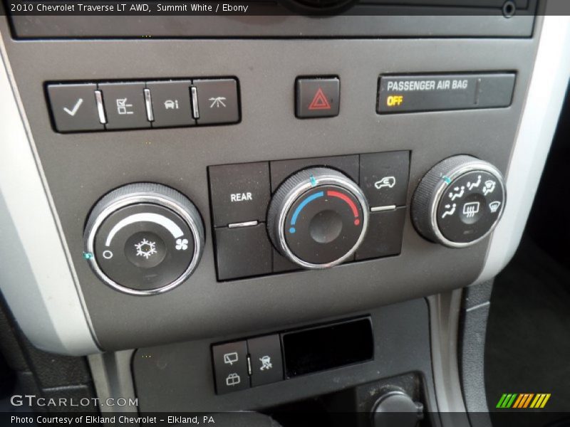 Summit White / Ebony 2010 Chevrolet Traverse LT AWD