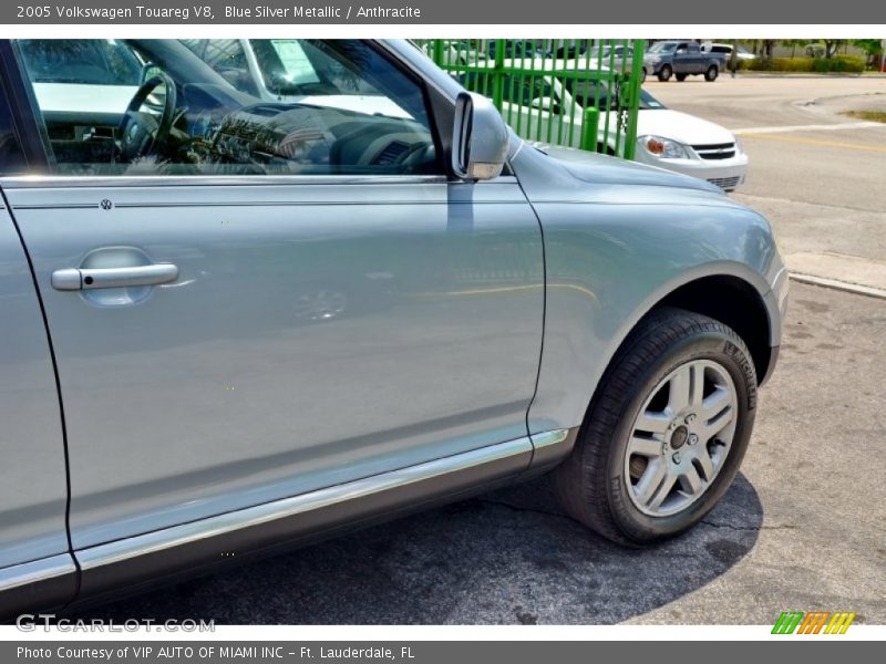 Blue Silver Metallic / Anthracite 2005 Volkswagen Touareg V8