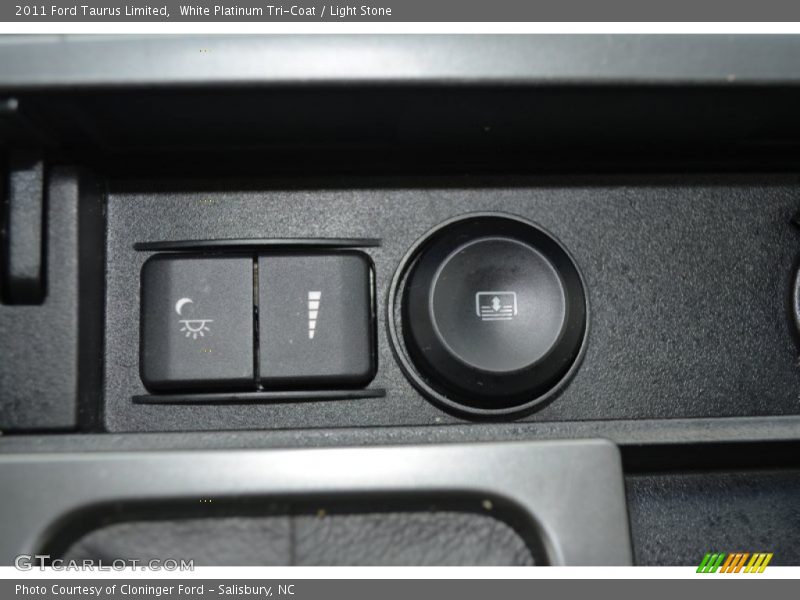 White Platinum Tri-Coat / Light Stone 2011 Ford Taurus Limited