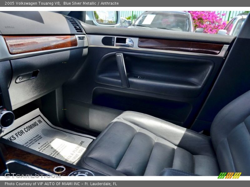 Blue Silver Metallic / Anthracite 2005 Volkswagen Touareg V8