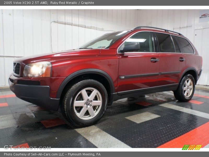 Front 3/4 View of 2005 XC90 2.5T AWD