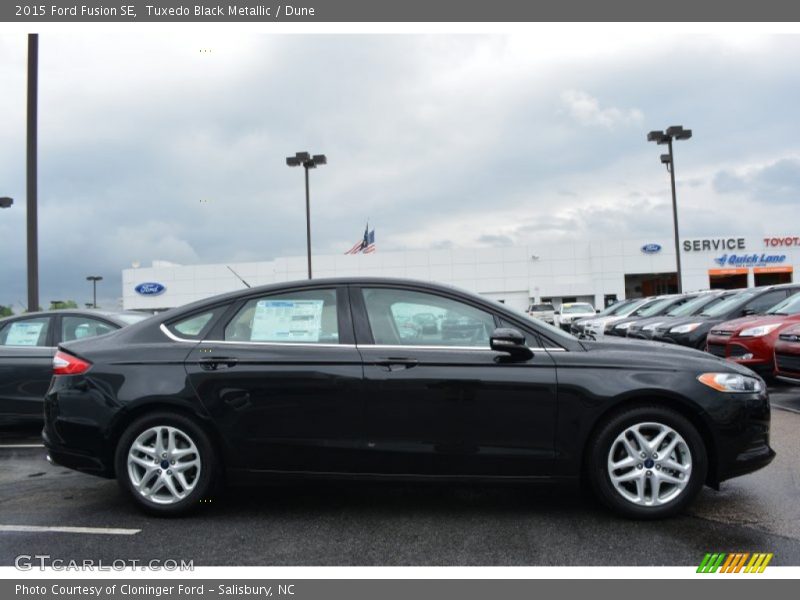 Tuxedo Black Metallic / Dune 2015 Ford Fusion SE