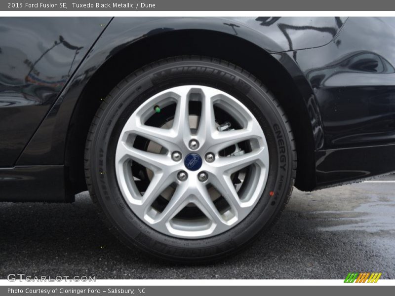 Tuxedo Black Metallic / Dune 2015 Ford Fusion SE