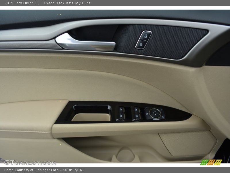 Tuxedo Black Metallic / Dune 2015 Ford Fusion SE