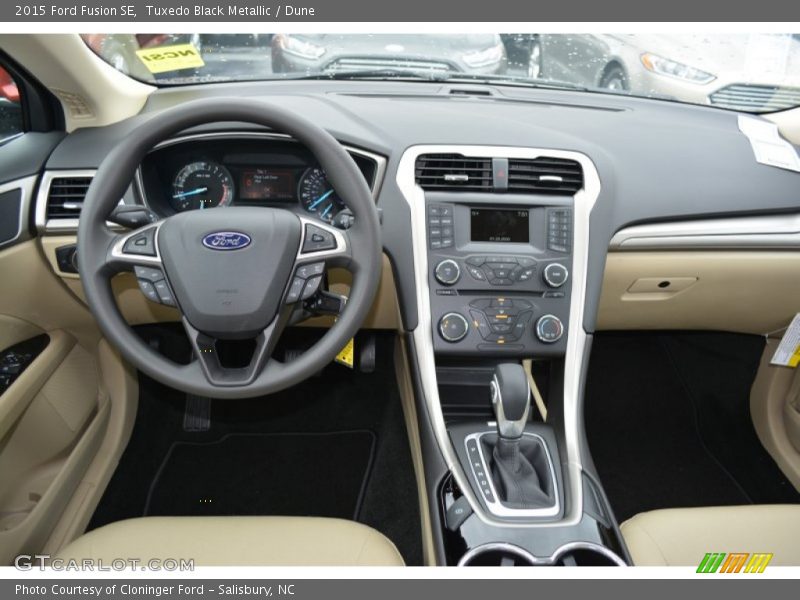 Tuxedo Black Metallic / Dune 2015 Ford Fusion SE