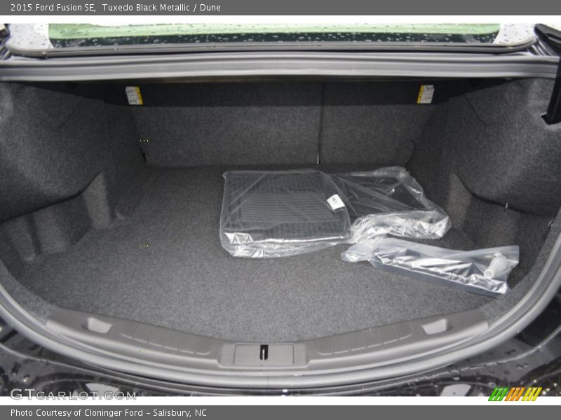Tuxedo Black Metallic / Dune 2015 Ford Fusion SE