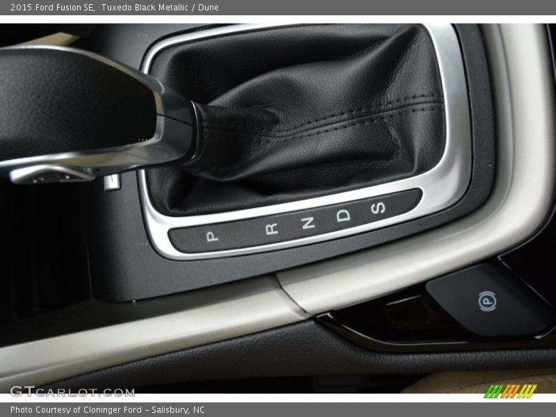 Tuxedo Black Metallic / Dune 2015 Ford Fusion SE