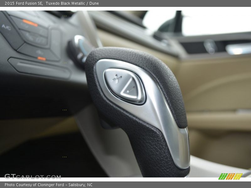Tuxedo Black Metallic / Dune 2015 Ford Fusion SE