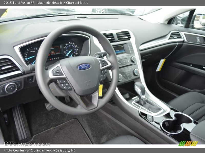 Magnetic Metallic / Charcoal Black 2015 Ford Fusion SE