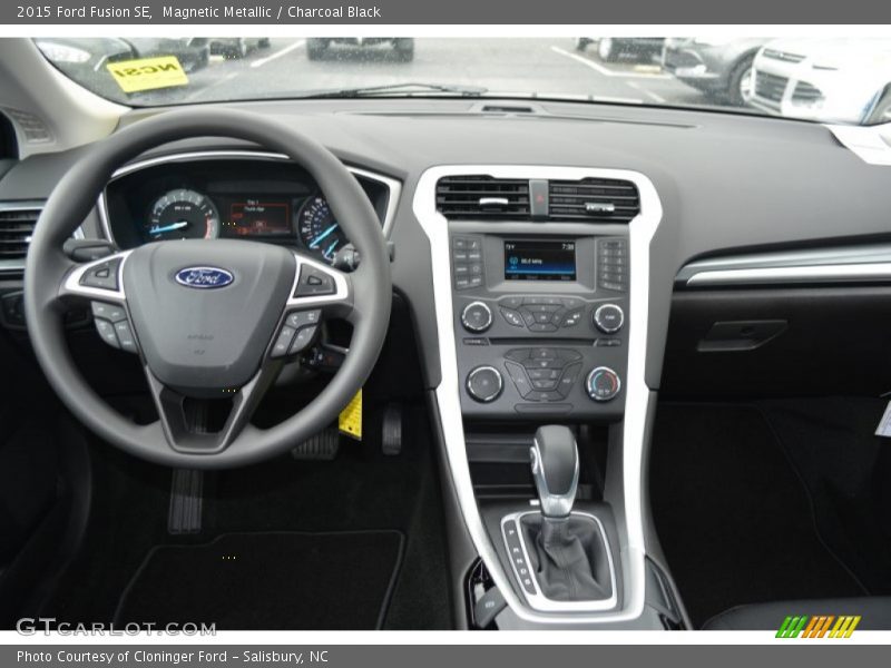 Magnetic Metallic / Charcoal Black 2015 Ford Fusion SE