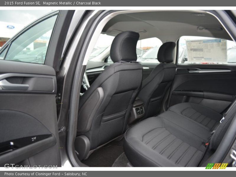 Magnetic Metallic / Charcoal Black 2015 Ford Fusion SE