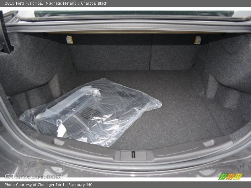 Magnetic Metallic / Charcoal Black 2015 Ford Fusion SE