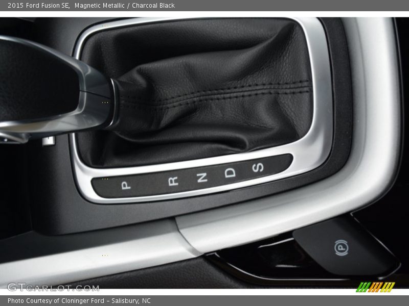 Magnetic Metallic / Charcoal Black 2015 Ford Fusion SE
