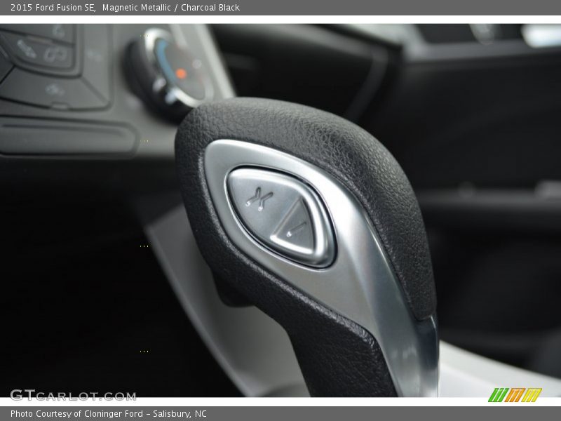 Magnetic Metallic / Charcoal Black 2015 Ford Fusion SE