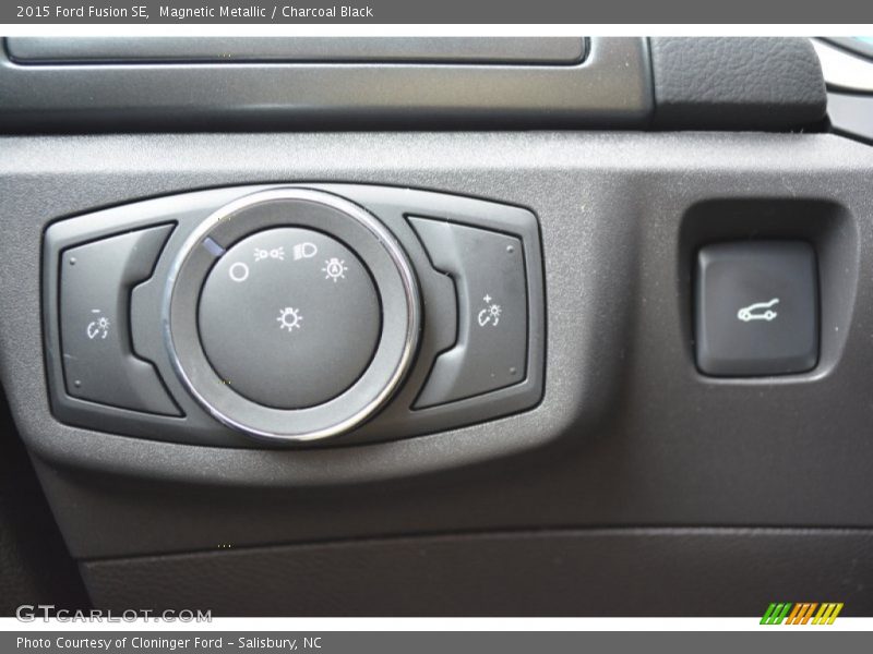 Magnetic Metallic / Charcoal Black 2015 Ford Fusion SE