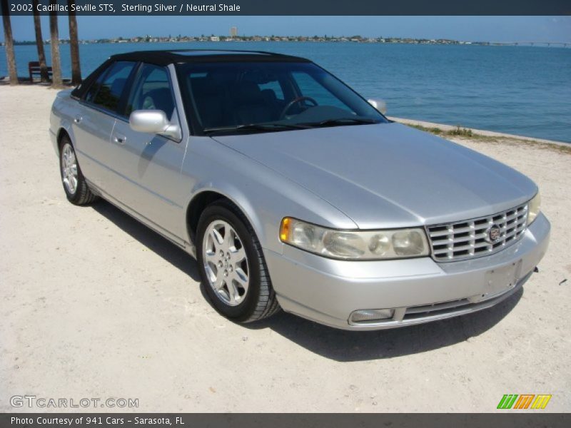 Front 3/4 View of 2002 Seville STS