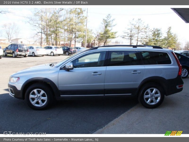 Electric Silver Metallic / Off Black 2010 Volvo XC70 3.2 AWD