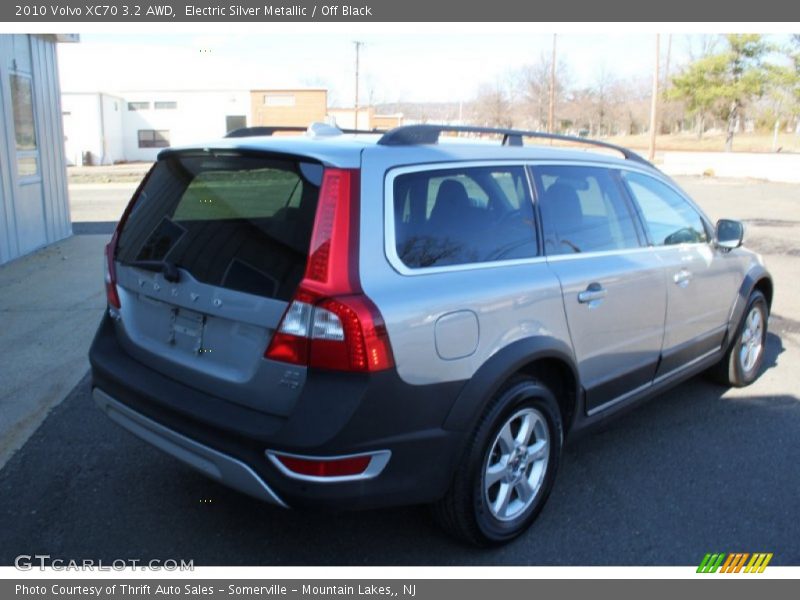 Electric Silver Metallic / Off Black 2010 Volvo XC70 3.2 AWD