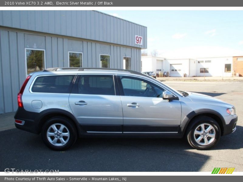 Electric Silver Metallic / Off Black 2010 Volvo XC70 3.2 AWD