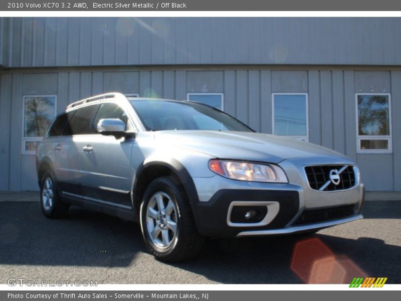 Electric Silver Metallic / Off Black 2010 Volvo XC70 3.2 AWD