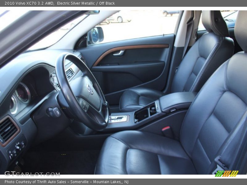Electric Silver Metallic / Off Black 2010 Volvo XC70 3.2 AWD