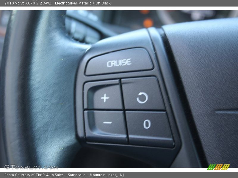 Electric Silver Metallic / Off Black 2010 Volvo XC70 3.2 AWD