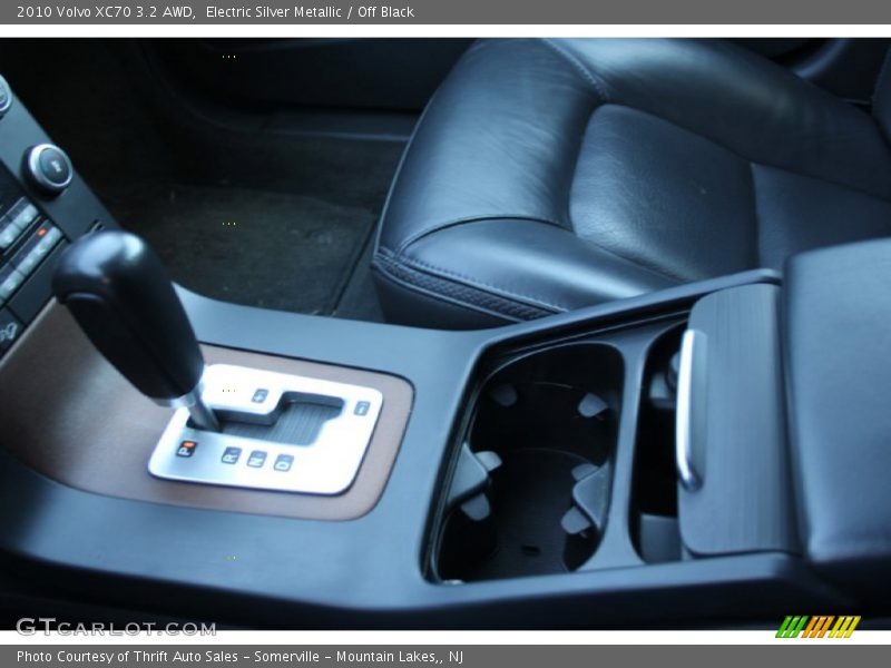 Electric Silver Metallic / Off Black 2010 Volvo XC70 3.2 AWD