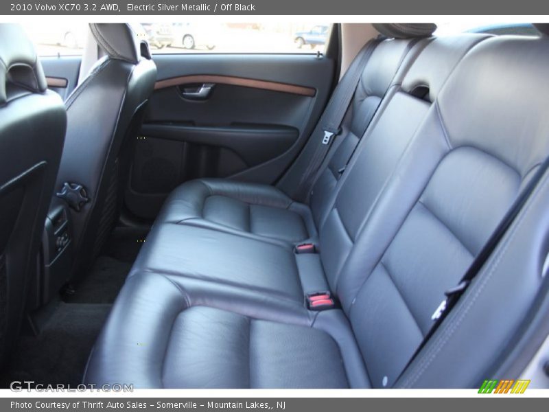 Electric Silver Metallic / Off Black 2010 Volvo XC70 3.2 AWD