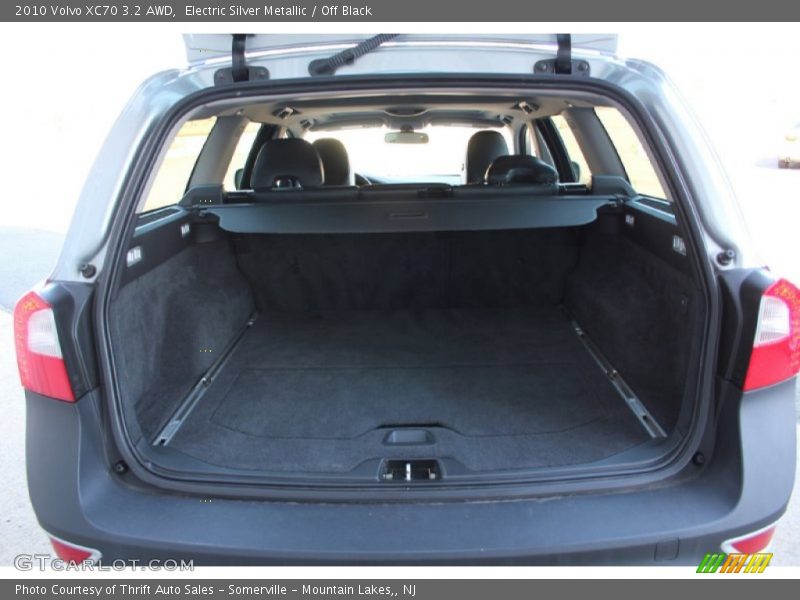 Electric Silver Metallic / Off Black 2010 Volvo XC70 3.2 AWD