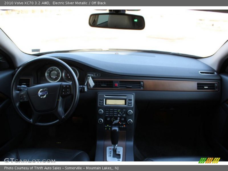 Electric Silver Metallic / Off Black 2010 Volvo XC70 3.2 AWD