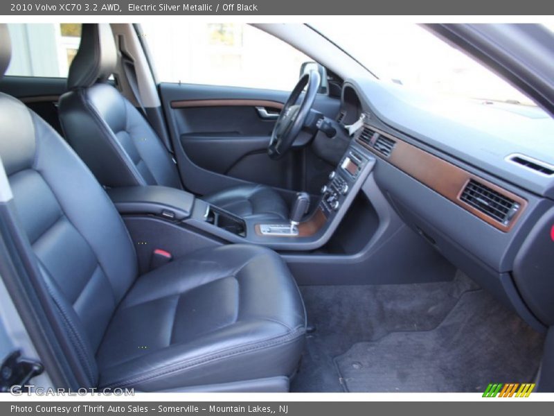 Electric Silver Metallic / Off Black 2010 Volvo XC70 3.2 AWD