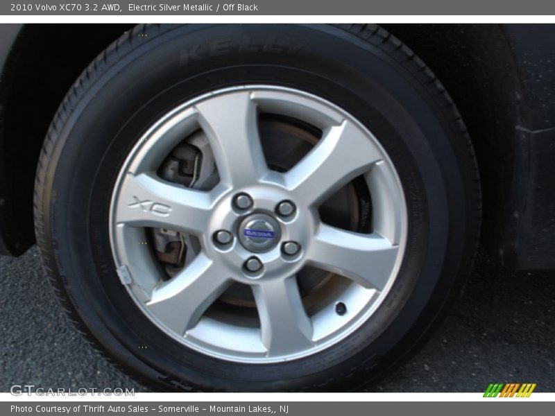 Electric Silver Metallic / Off Black 2010 Volvo XC70 3.2 AWD