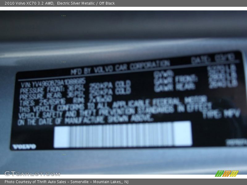 Electric Silver Metallic / Off Black 2010 Volvo XC70 3.2 AWD
