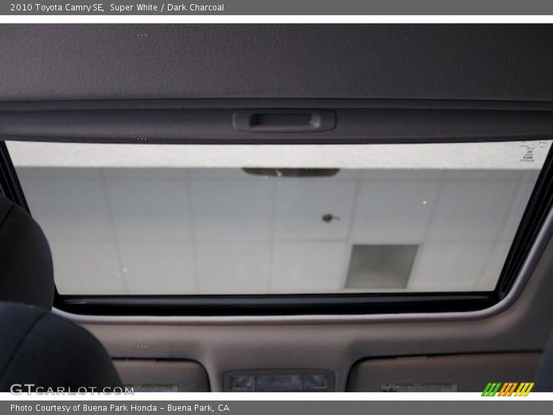 Super White / Dark Charcoal 2010 Toyota Camry SE