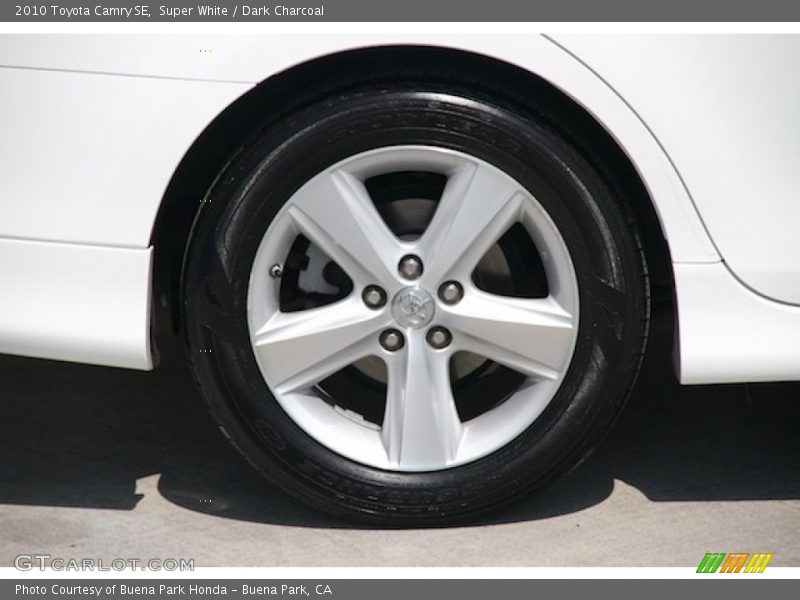 Super White / Dark Charcoal 2010 Toyota Camry SE