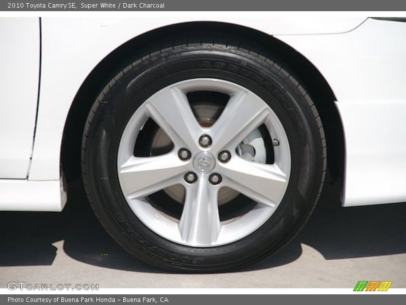 Super White / Dark Charcoal 2010 Toyota Camry SE