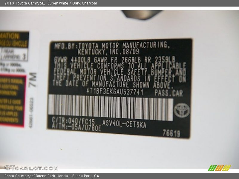 Super White / Dark Charcoal 2010 Toyota Camry SE