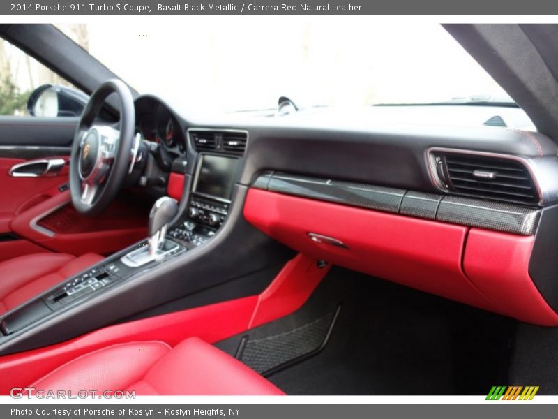 Dashboard of 2014 911 Turbo S Coupe