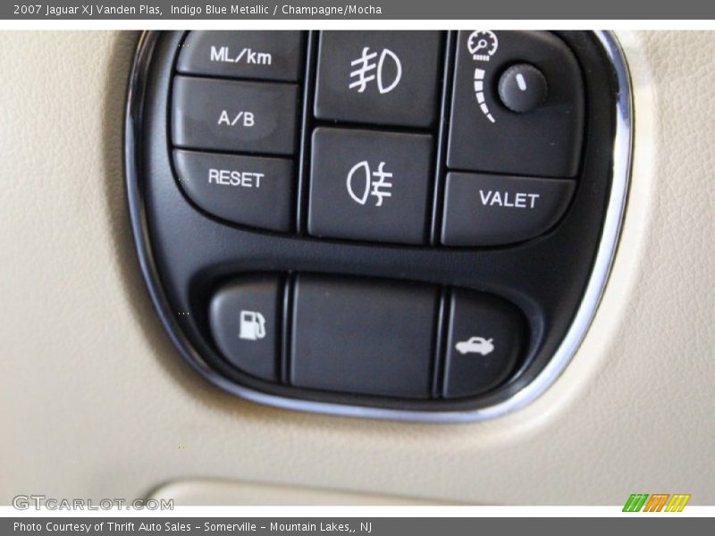Indigo Blue Metallic / Champagne/Mocha 2007 Jaguar XJ Vanden Plas