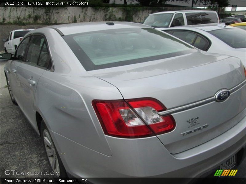Ingot Silver / Light Stone 2012 Ford Taurus SE